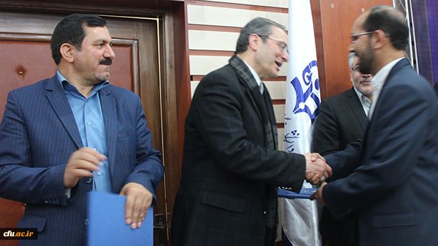 طی مراسمی در اردوگاه شهید باهنر برگزار شد. معرفی و تجلیل از کارکنان شایسته تقدیر دانشگاه فرهنگیان