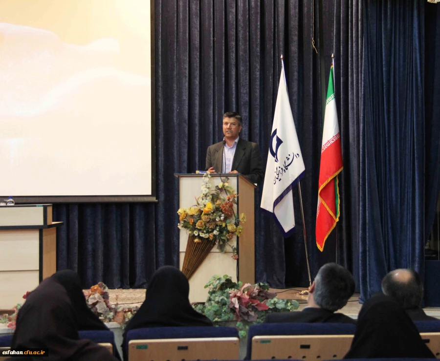 جناب  آقای دکتر شهرام عروف زاد سرپرست محترم امور پردیس ها ی استان اصفهان در اولین گردهمایی اساتید و گروههای آموزشی دانشگاه فرهنگیان استان اصفهان –مهرماه 94