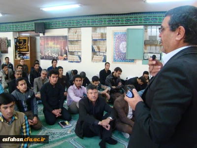 برگزاری نماز جماعت ظهر و عصر به همراهی مدیر کل محترم آموزش و پرورش استان اصفهان