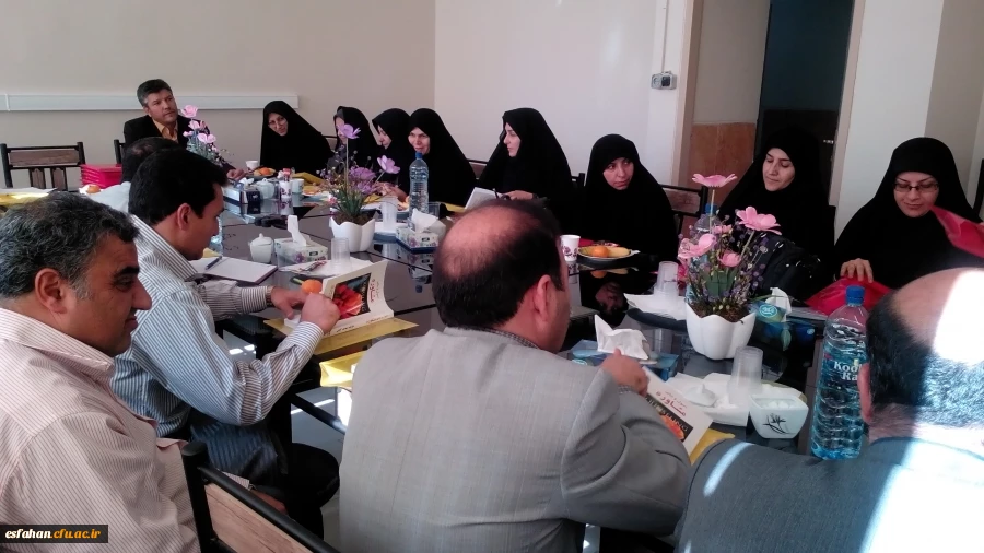 جلسه هم اندیشی مشاوران و سرپرستان پردیس ها و مراکز تابعه پیرامون کارنامه سلامت روحی روانی دانشجویان