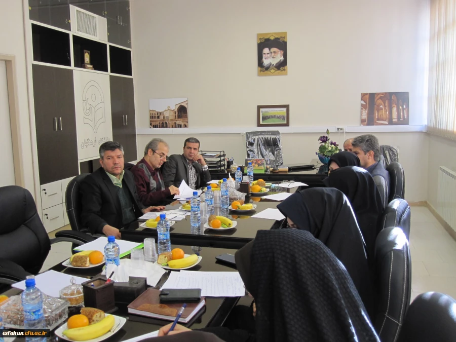 حضور دکتر تلخابی در پنجمین نشست کمیته علمی - اجرایی دومین همایش ملی تربیت معلم در مدیریت امور پردیس های استان اصفهان