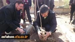 دکتر عروف زاد سرپرست مدیریت امور استان اصفهان  به همراه معاونین ، نماینده اساتید و دانشجویان   درهفته درختکاری