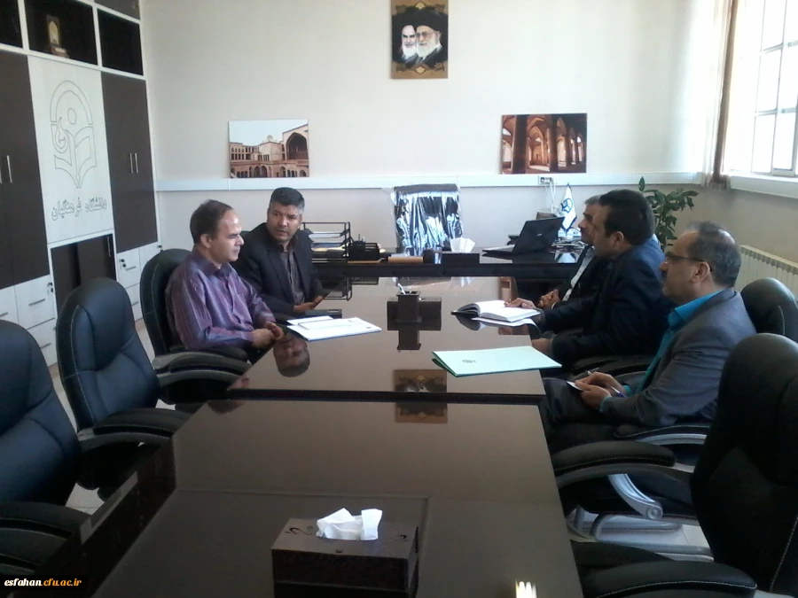 نشست مشترک سرپرست امور پردیس های استانی دانشگاه فرهنگیان و مدیر شعب بانک تجارت استان اصفهان