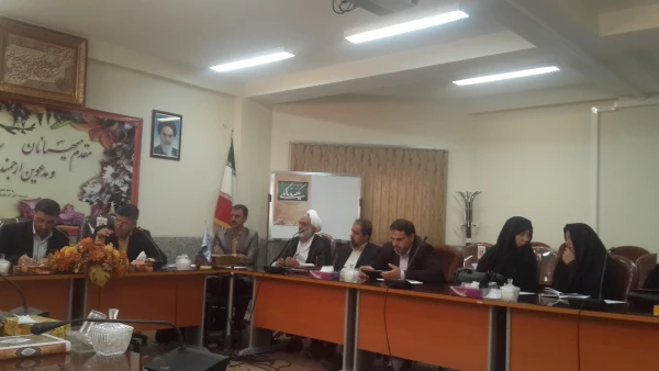 نشست مشترک سرپرست امور پردیس های استان اصفهان با  فرماندار کاشان و مسوولان اداره آموزش و پرورش شهر کاشان