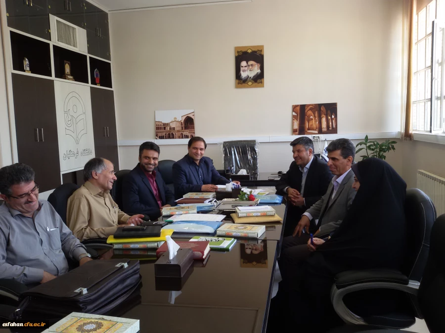 نشست مشترک سرپرست امور پردیس های استانی ومعاون آموزشی اداره کل آموزش و پرورش در کمیته استانی طرح تعالی مدیریت مدرسه