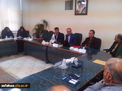 نشست مدیر کل خدمات آموزشی دانشگاه فرهنگیان  با جمعی از اساتید پردیس های استان اصفهان