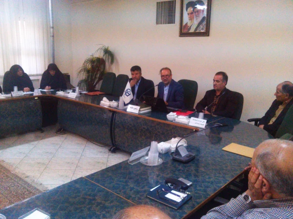 نشست مدیر کل خدمات آموزشی دانشگاه فرهنگیان  با جمعی از اساتید پردیس های استان اصفهان