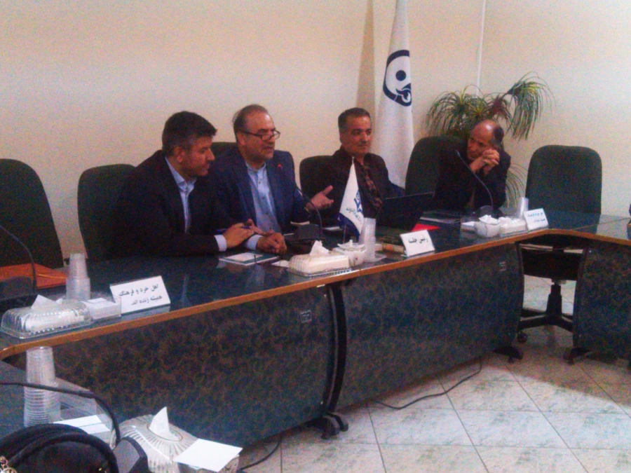 نشست مدیر کل خدمات آموزشی دانشگاه فرهنگیان  با جمعی از اساتید پردیس های استان اصفهان