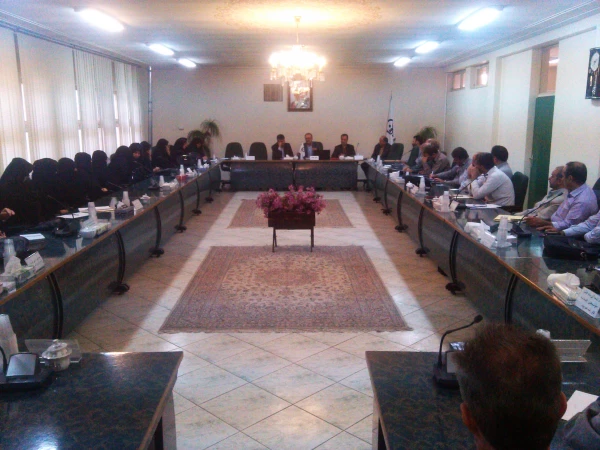 نشست مدیر کل خدمات آموزشی دانشگاه فرهنگیان  با جمعی از اساتید پردیس های استان اصفهان