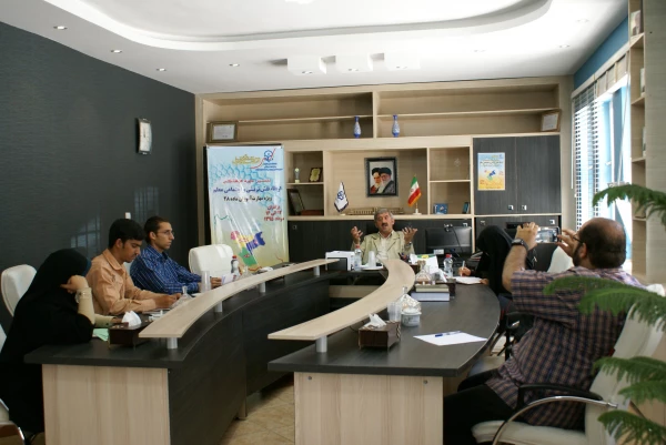 دکتر کیانی معاون نظارت ، ارزیابی و تضمین کیفیت دانشگاه فرهنگیان در جمع خبرنگاران اصفهان