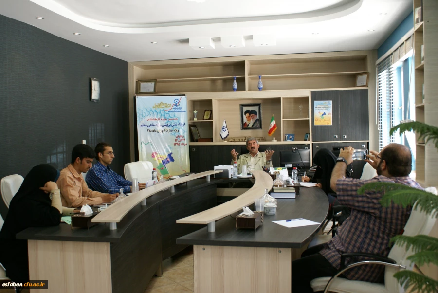 دکتر کیانی معاون نظارت ، ارزیابی و تضمین کیفیت دانشگاه فرهنگیان در جمع خبرنگاران اصفهان