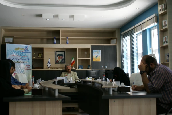 دکتر کیانی معاون نظارت ، ارزیابی و تضمین کیفیت دانشگاه فرهنگیان در جمع خبرنگاران اصفهان