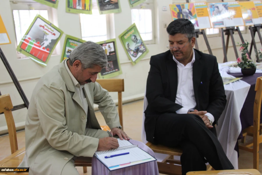 دکتر کیانی در بازدید از نمایشگاه آسیب های اجتماعی، دوره فرهنگی تربیتی مهارت آموزان ماده 28