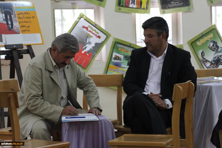 دکتر کیانی معاونت نظارت، ارزیابی و تضمین کیفیت در بازدید از نمایشگاه آسیب شناسی اجتماعی