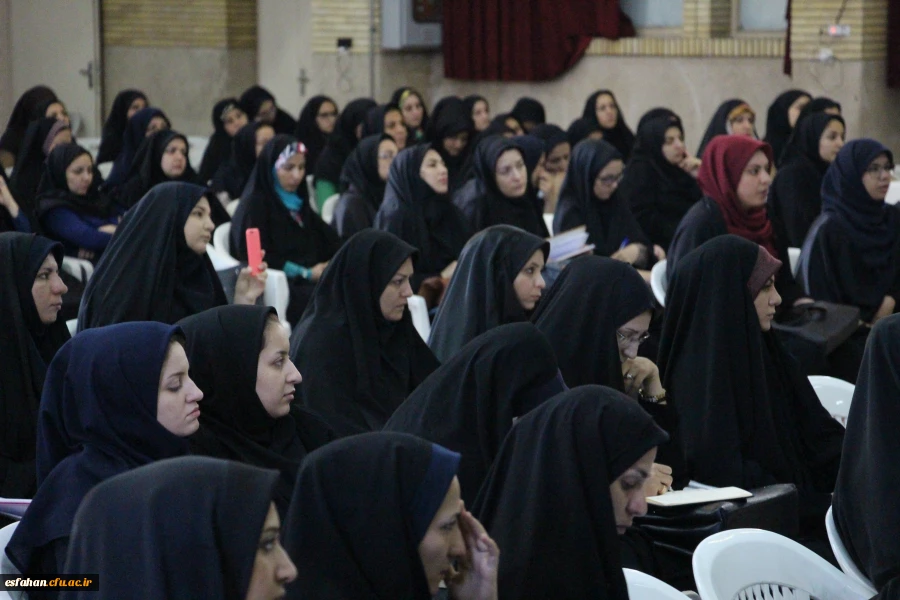 حضور مصطفی هادی زاده دبیر شورای مبارزه با مواد مخدر استان اصفهان در جمع مهارت آموزان ماده 28