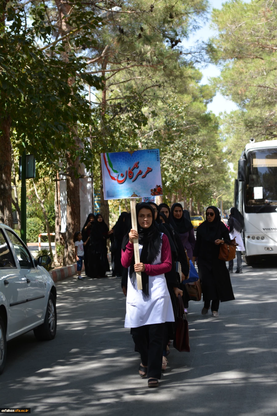 آغاز جشنواره ورزشهای همگانی و بازیهای بومی ومحلی دانشجویان دانشگاه فرهنگیان در اصفهان