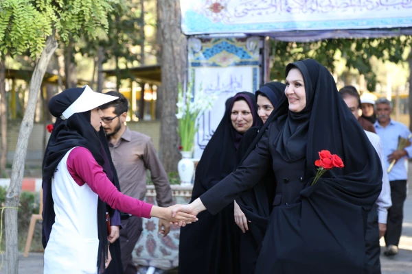 حضور خانم دکتر شهیدی مدیر کل تربیت بدنی دانشگاه فرهنگیان و دبیر کل جشنواره در جمع ورزشکاران