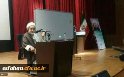 حجت الاسلام و المسلمین قرائتی در اولین دوره اعزام دانشجومعلمان به اردوی پیمان با امام رئوف(ع):

معلم هیچ وقت نباید خود را فارغ التحصیل بداند.