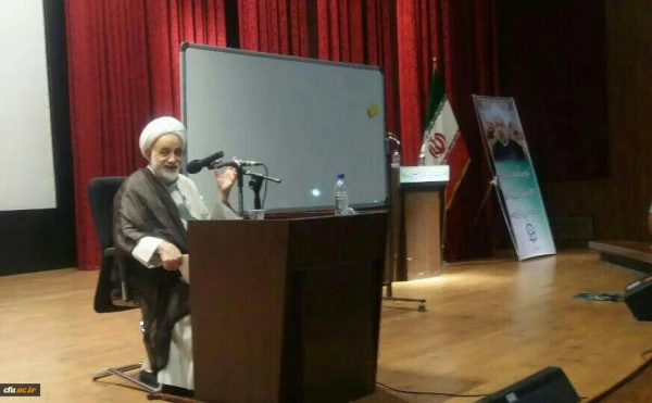 حجت الاسلام و المسلمین قرائتی در اولین دوره اعزام دانشجومعلمان به اردوی پیمان با امام رئوف(ع):

معلم هیچ وقت نباید خود را فارغ التحصیل بداند.