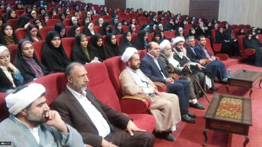 حجت الاسلام و المسلمین قرائتی در اولین دوره اعزام دانشجومعلمان به اردوی پیمان با امام رئوف(ع):

معلم هیچ وقت نباید خود را فارغ التحصیل بداند.