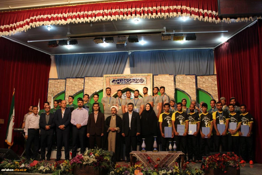 جام قهرمانی نخستین جشنواره کشوری ورزش های همگانی و بازی های بومی محلی به میزبان رسید