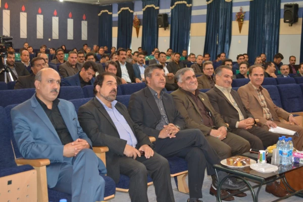 همایش"نگاهی بر تعامل مدیر خردمند و نو معلم خلاق" با  حضور دکتر قنبری  معاون دانشجویی  دراصفهان  بر گزار گردید.