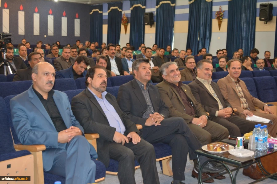 همایش"نگاهی بر تعامل مدیر خردمند و نو معلم خلاق" با  حضور دکتر قنبری  معاون دانشجویی  دراصفهان  بر گزار گردید.