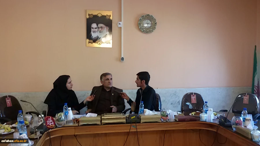 دکتر قنبری معاون امور دانشجویی دانشگاه فرهنگیان در جمع خبرنگاران اصفهان