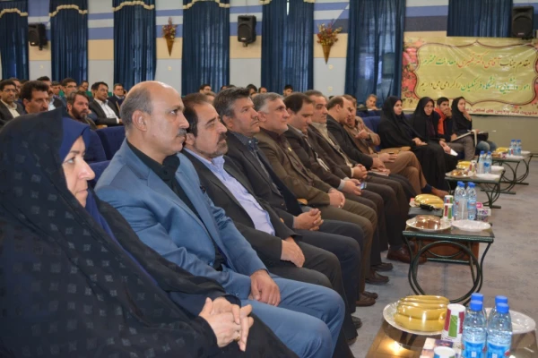 حضور معاونین اداره کل آموزش و پرورش استان اصفهان در همایش نگاهی بر تعامل مدیر خردمند و نو معلم خلاق