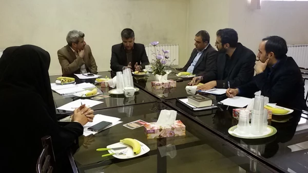 دکترعروف زاد درجمع کارشناسان فرهنگی استان :

به عنوان یک وظیفه حرفه ای دانشجو معلمان باید چند بعدی تربیت شوند.