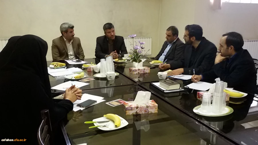 دکترعروف زاد درجمع کارشناسان فرهنگی استان :

به عنوان یک وظیفه حرفه ای دانشجو معلمان باید چند بعدی تربیت شوند.