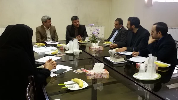 دکترعروف زاد درجمع کارشناسان فرهنگی استان :

به عنوان یک وظیفه حرفه ای دانشجو معلمان باید چند بعدی تربیت شوند.