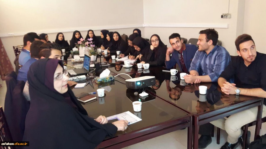 حضور دانشجویان شوراهای صنفی استان اصفهان در نشست بادکترمهرمحمدی سرپرست دانشگاه فرهنگیان