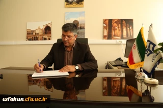 دکتر عروف زاد در مصاحبه با خبرنگاران صدا وسیمای  جمهوری اسلامی ایران : 
حرکت بدون بستر علمی وپژوهشی توجیه علمی  ندارد .