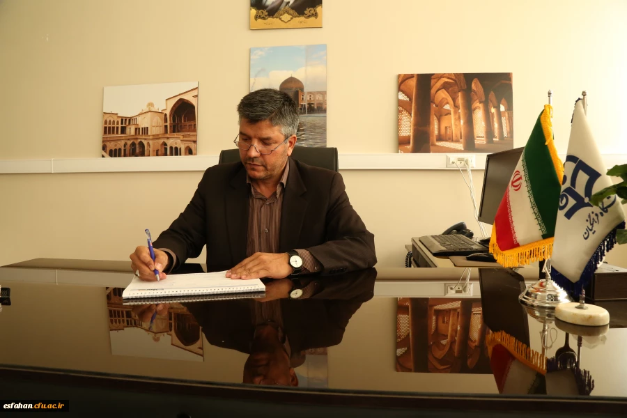 دکتر عروف زاد در مصاحبه با خبرنگاران صدا وسیمای  جمهوری اسلامی ایران : 
حرکت بدون بستر علمی وپژوهش توجیه علمی  ندارد .