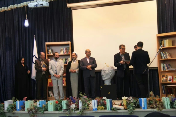 قائم مقام سرپرست دانشگاه فرهنگیان در مراسم تجلیل از پژوهشگران دانشگاه فرهنگیان اصفهان :

عملی کردن روحیه پژوهشگری یکی از نیازهای اساسی در نظام دانشگاهی کشور بوده که باید در روش های آموزشی تبیین شود.