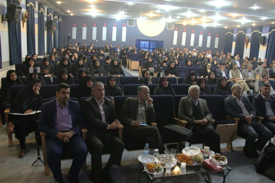 قائم مقام سرپرست دانشگاه فرهنگیان در مراسم تجلیل از پژوهشگران دانشگاه فرهنگیان اصفهان :

عملی کردن روحیه پژوهشگری یکی از نیازهای اساسی در نظام دانشگاهی کشور بوده که باید در روش های آموزشی تبیین شود.