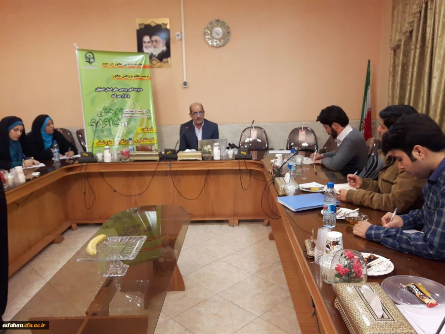 دکتر تاجیک اسمعیلی قائم مقام دانشگاه فرهنگیان کشور در جمع اصحاب رسانه اصفهان:
دانشجوی دانشگاه فرهنگیان باید بتواند پژوهشگر باشد واین بدان معنا ست که فرهنگ پژوهش و روح تتبع و عطش یادگیری باید در دانشجو معلم وجود داشته باشد