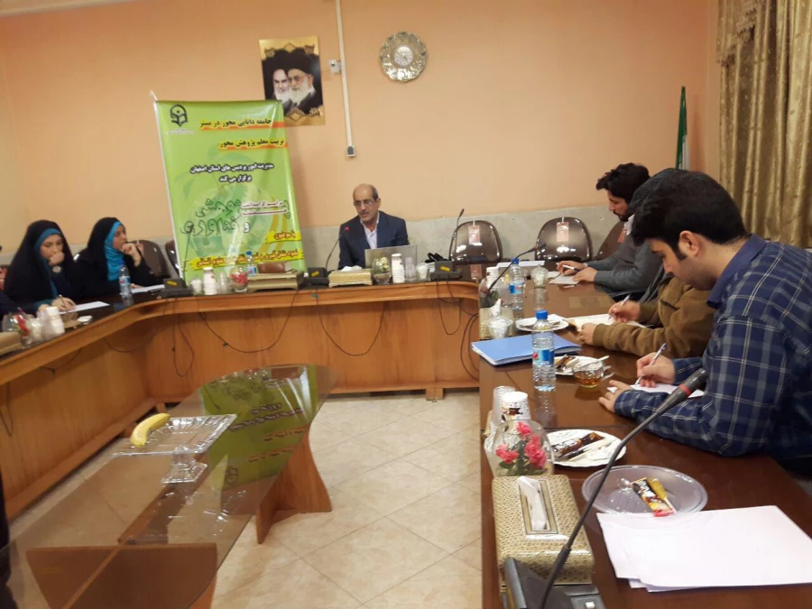 دکتر تاجیک اسمعیلی قائم مقام دانشگاه فرهنگیان کشور در جمع اصحاب رسانه اصفهان:
دانشجوی دانشگاه فرهنگیان باید بتواند پژوهشگر باشد واین بدان معنا ست که فرهنگ پژوهش و روح تتبع و عطش یادگیری باید در دانشجو معلم وجود داشته باشد