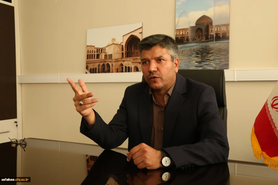 دکتر عروف زاد سرپرست مدیریت امور  پردیس های استان اصفهان در کرسی یونسکو:  
در بسیاری از موارد کرسی ها منبع تولید فکر و پل ارتباطی بین دانشگاه ها ، جامعه مدنی ،جوامع محلی ، پژوهش وسیاستگذاری هستند.