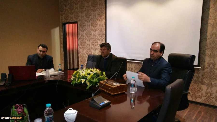 دکتر عروف زاد سرپرست مدیریت امور پردیس های استانی در دوره منطقه ای آموزش حقوقی مدیران (1):
هریک از کارکنان دانشگاه با توجه به گستره فعالیت ها خود باید از مسائل حقوقی مربوط به مسئولیت و حوزه فعالیت خود آگاهی داشته باشند .