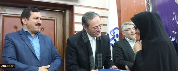 طی مراسمی در اردوگاه شهید باهنر برگزار شد.
معرفی و تجلیل از کارکنان شایسته تقدیر دانشگاه فرهنگیان