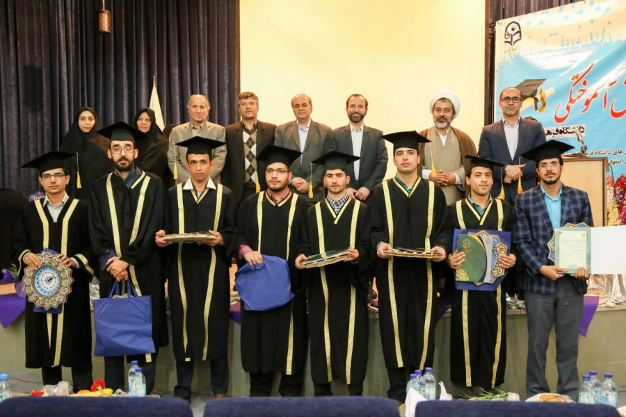 با حضور دکتر عروف زاد سرپرست مدیریت امور پردیسهای استان
نخستین دوره جشن دانش آموختگی دانشگاه فرهنگیان اصفهان برگزار شد