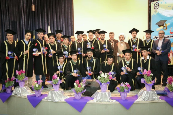 با حضور دکتر عروف زاد سرپرست مدیریت امور پردیسهای استان
نخستین دوره جشن دانش آموختگی دانشگاه فرهنگیان اصفهان برگزار شد