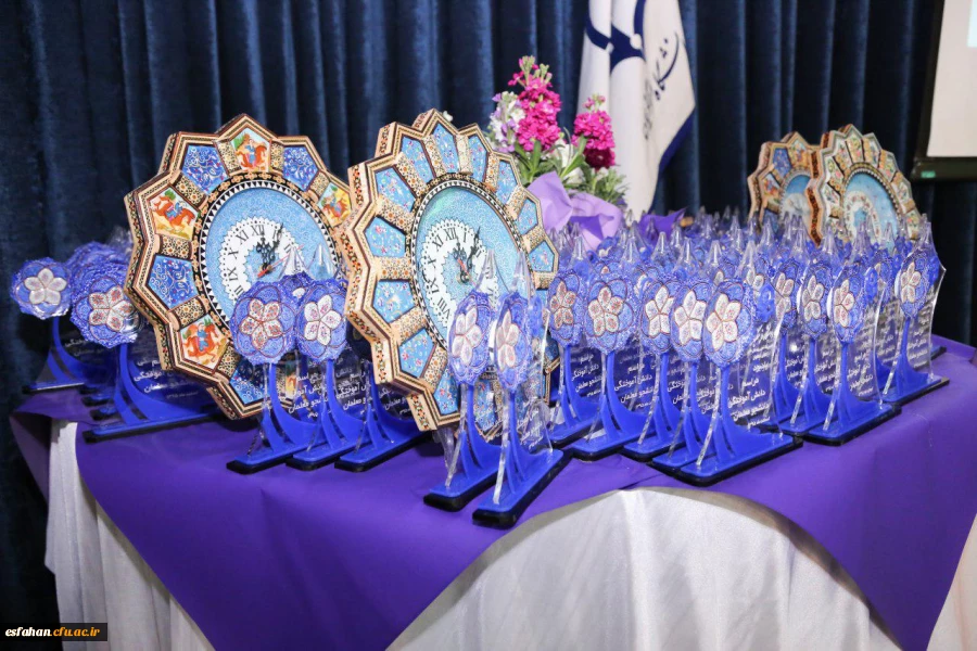 با حضور دکتر عروف زاد سرپرست مدیریت امور پردیسهای استان
نخستین دوره جشن دانش آموختگی دانشگاه فرهنگیان اصفهان برگزار شد