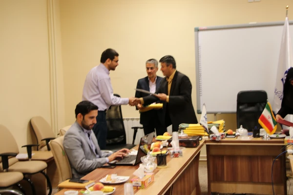 دکتر عروف زاد سرپرست مدیریت امور پردیس های استان اصفهان در جمع خبرنگاران:

اصحاب رسانه می توانند با تبادل اندیشه، نگاه نقادانه و نظارت رسانه ای خود عملکرد دستگاه های مختلف را ارتقا ببخشند.