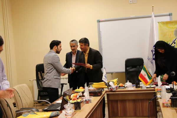 دکتر عروف زاد سرپرست مدیریت امور پردیس های استان اصفهان در جمع خبرنگاران:

اصحاب رسانه می توانند با تبادل اندیشه، نگاه نقادانه و نظارت رسانه ای خود عملکرد دستگاه های مختلف را ارتقا ببخشند.