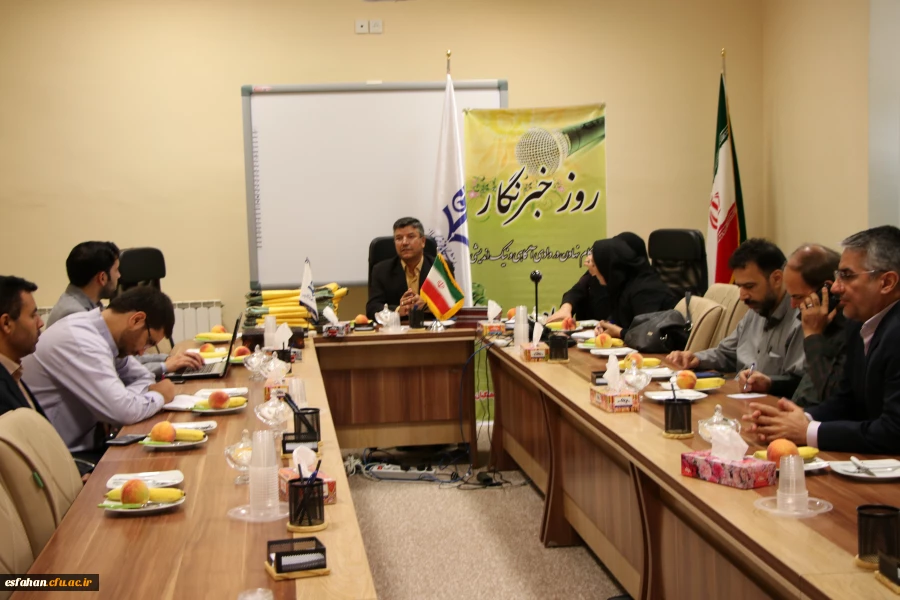 دکتر عروف زاد سرپرست مدیریت امور پردیس های استان اصفهان در جمع خبرنگاران:

اصحاب رسانه می توانند با تبادل اندیشه، نگاه نقادانه و نظارت رسانه ای خود عملکرد دستگاه های مختلف را ارتقاءببخشند.