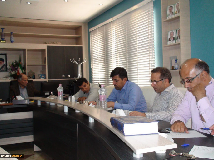 نشست مسئولین در خصوص برگزای دوره فرهنگی در استان اصفهان
