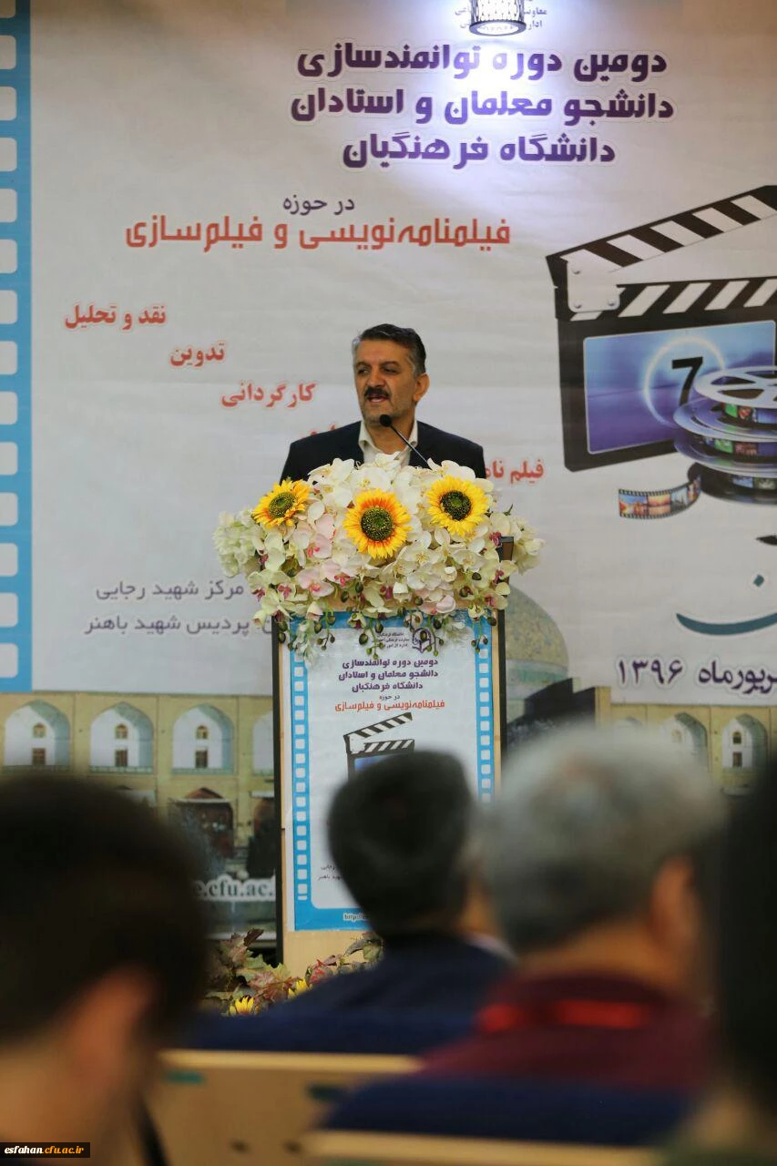 دکتر کیا در افتتاحیه دومین دوره کشوری آموزش فیلم نامه نویسی  و فیلم سازی: 
جا ماندن در سینما به منزله عقب افتادن تمدن اسلامی است